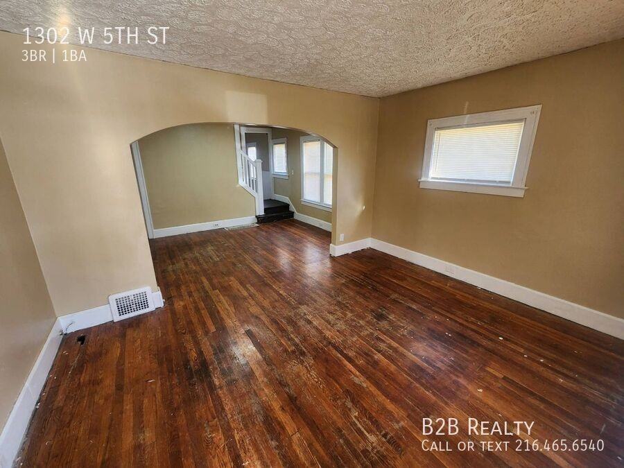 1302 W 5th St - Photo 5 of 32