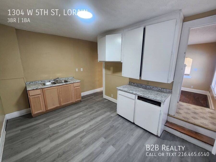 1304 W 5th St - Photo 3 of 29