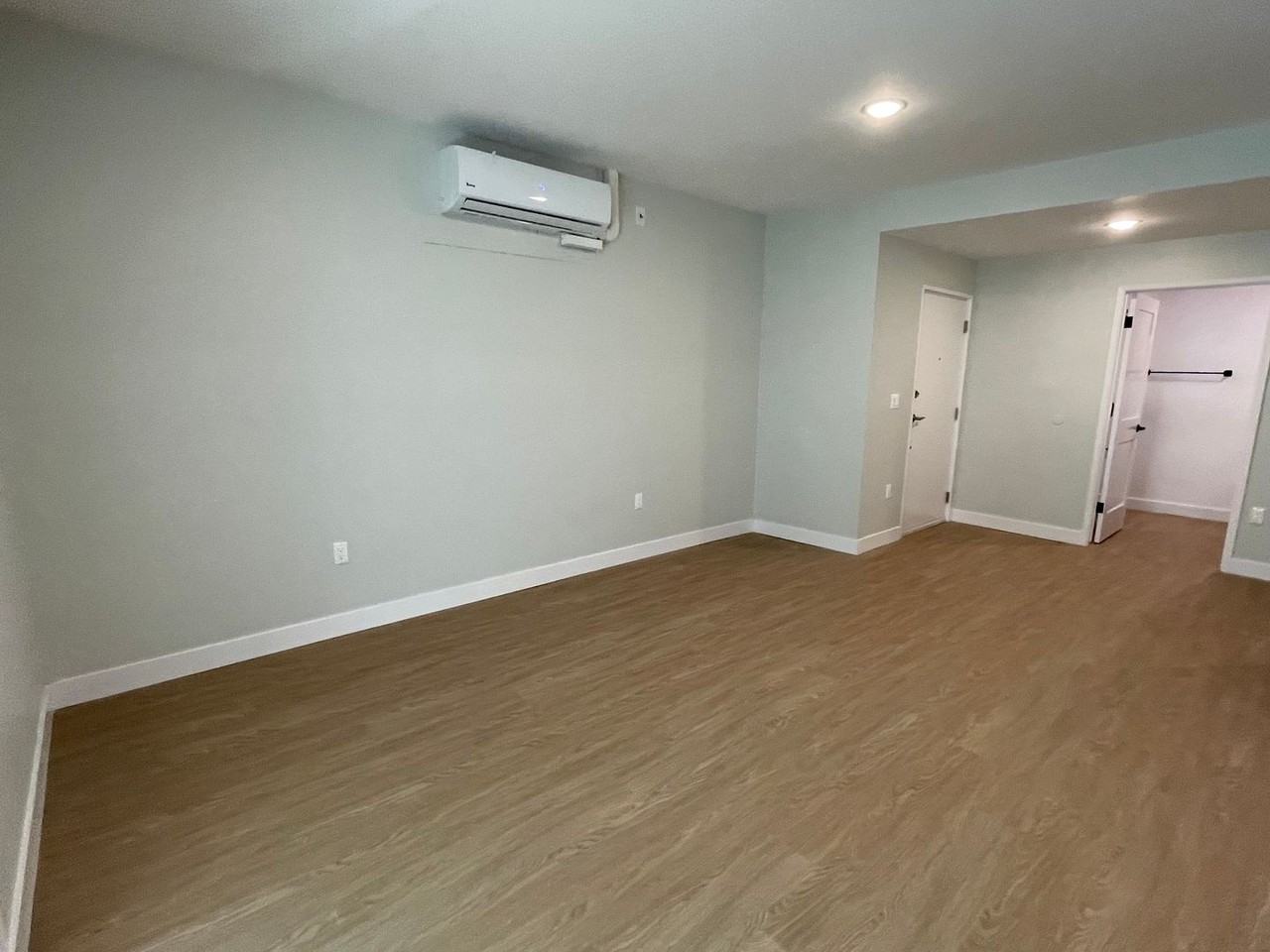 7057 Lanewood Ave - Photo 7 of 25