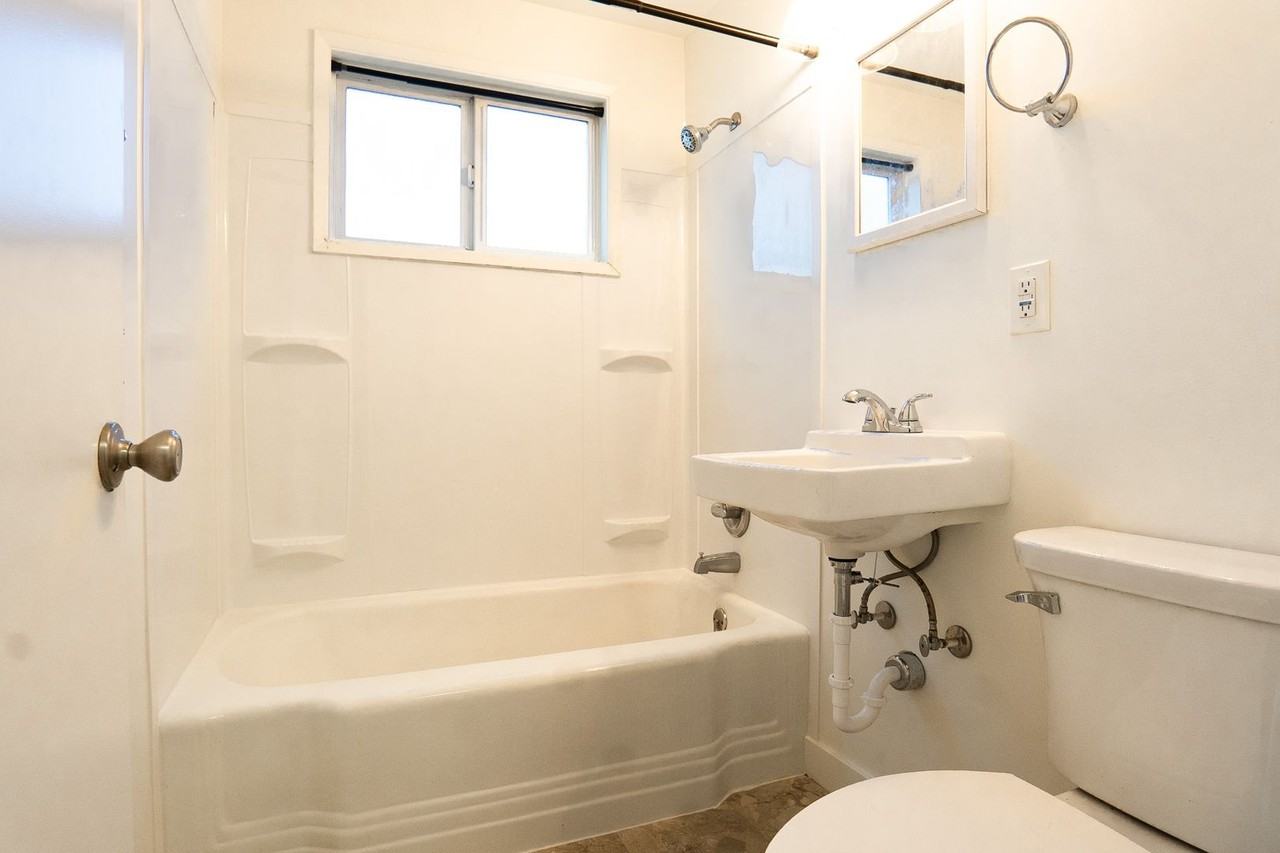 Rail Apartments - Photo 4 of 17