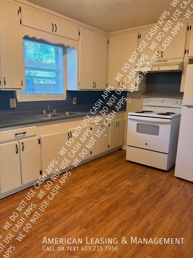 201 S 2nd St #1 - Photo 2 of 6