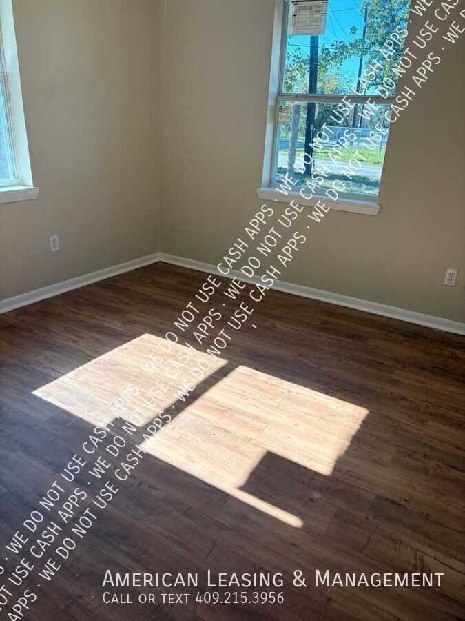 201 S 2nd St #1 - Photo 3 of 6