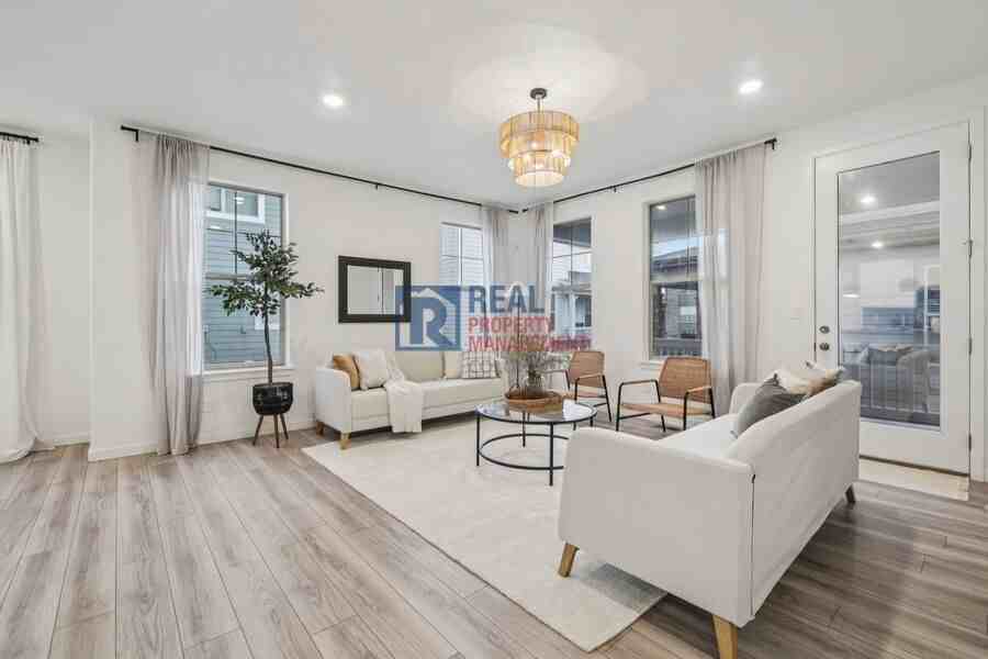 8396 Bijou Creek Ave - Photo 4 of 33