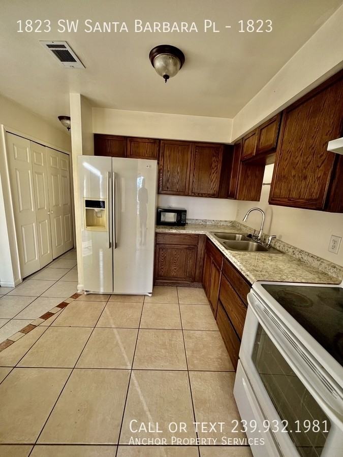 1823 Sw Santa Barbara Pl #1823 - Photo 6 of 35