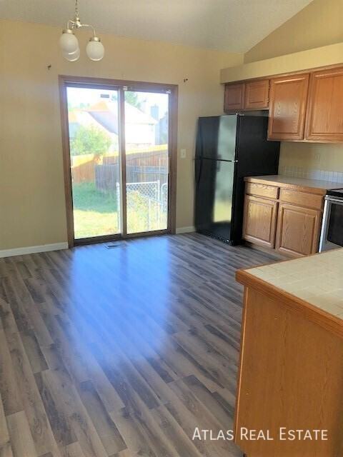 3820 Dolphin Cir - Photo 5 of 16