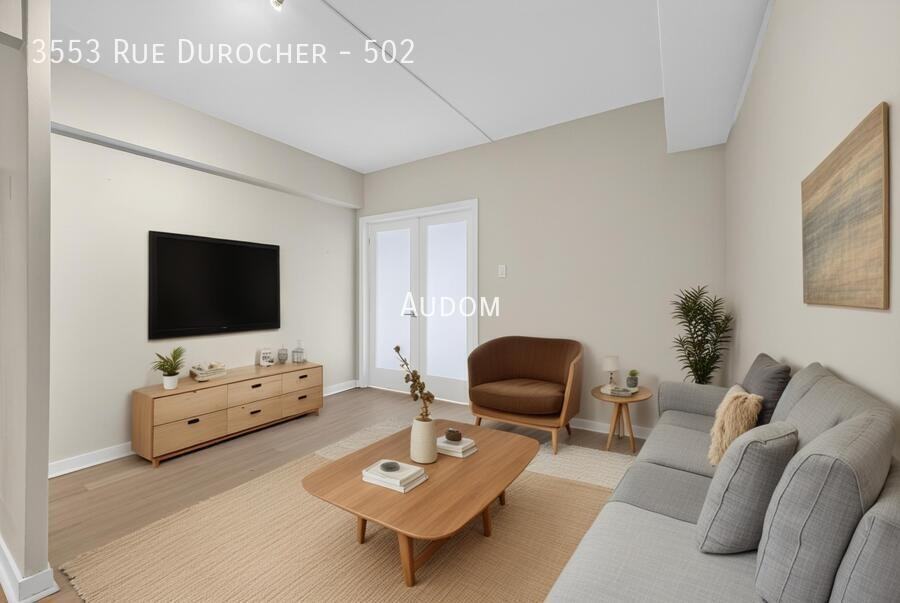 3553 Rue Durocher #502 - Photo 3 of 8