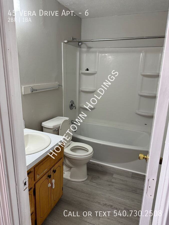 45 Vera Dr #6 - Photo 3 of 8