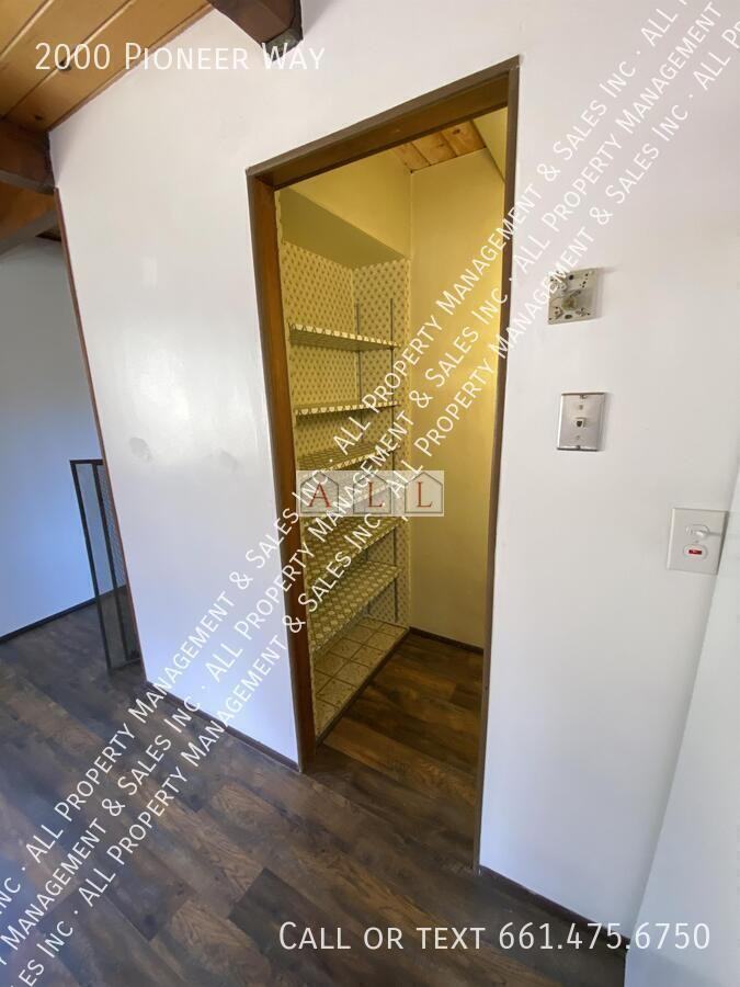 2000 Pioneer Way - Photo 2 of 26