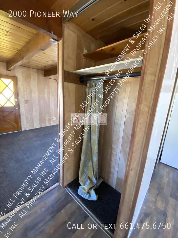 2000 Pioneer Way - Photo 3 of 26