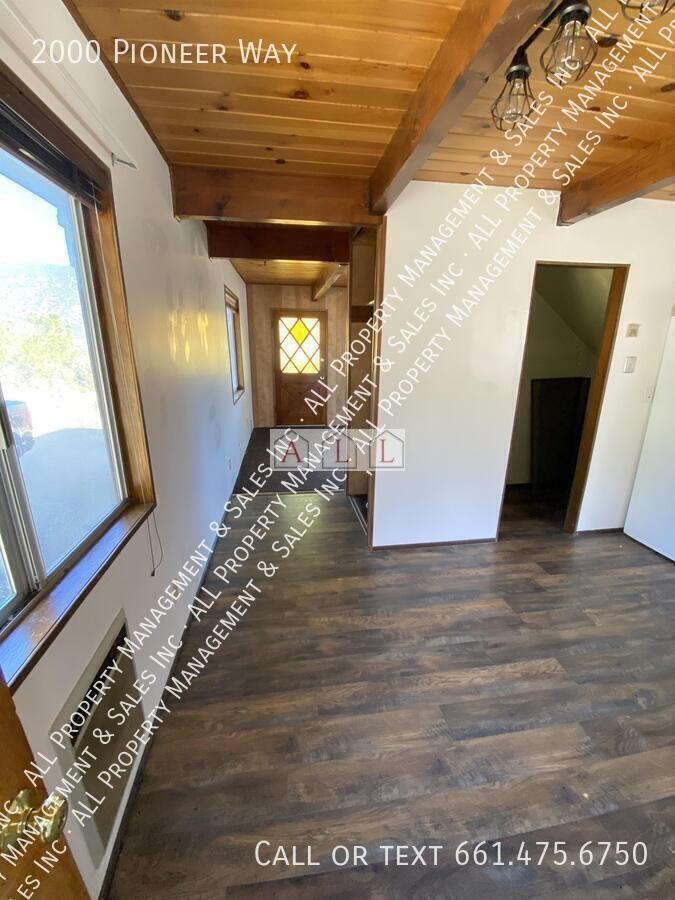 2000 Pioneer Way - Photo 7 of 26