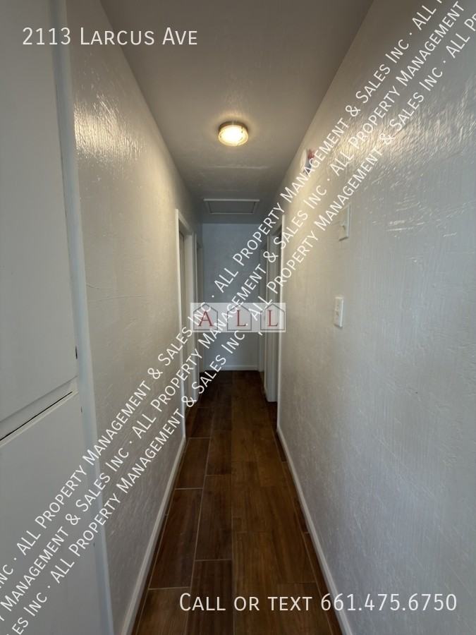 2113 Larcus Ave - Photo 3 of 10