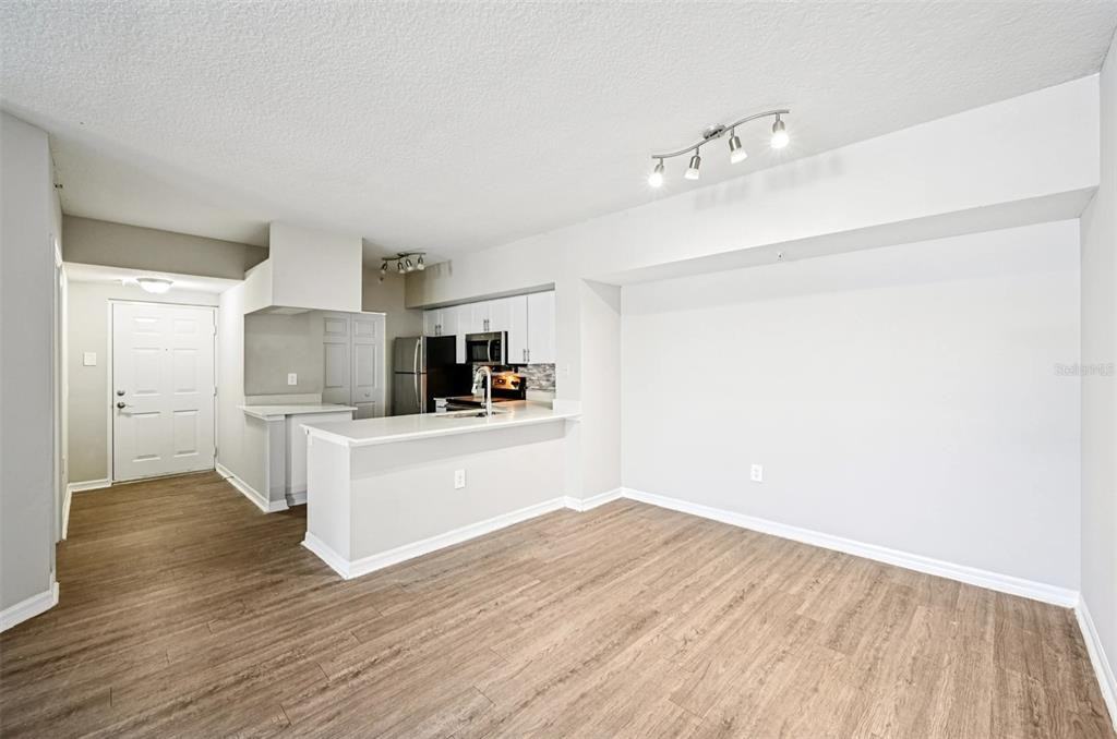 1010 Northwest Fresco Way - Photo 4 of 47