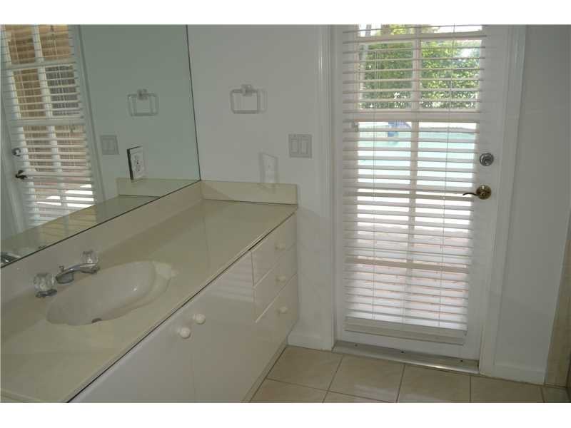 531 Northwest 108th Avenue - Photo 3 of 9