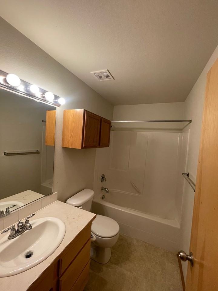 9318 North Oak Street - Photo 5 of 14