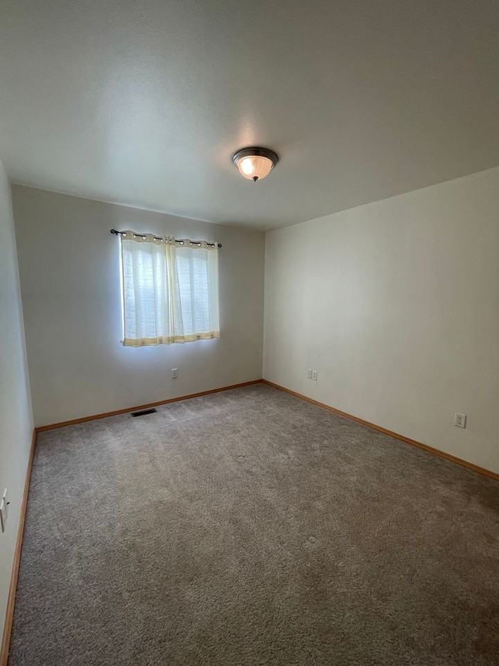 9318 North Oak Street - Photo 7 of 14