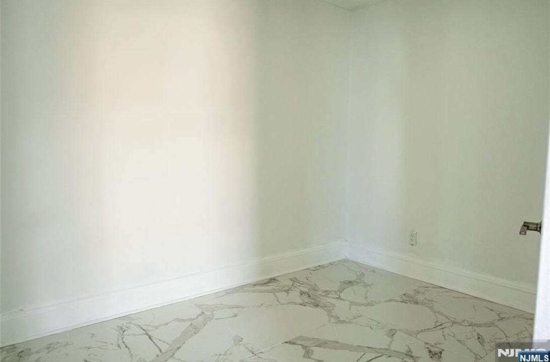 9066 Palisade Plz #2 - Photo 5 of 6