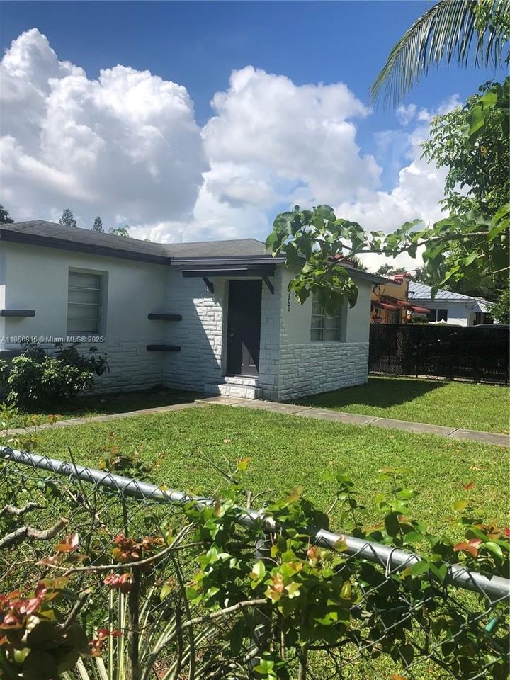 300 Nw 97th St #NA - Photo 2 of 16