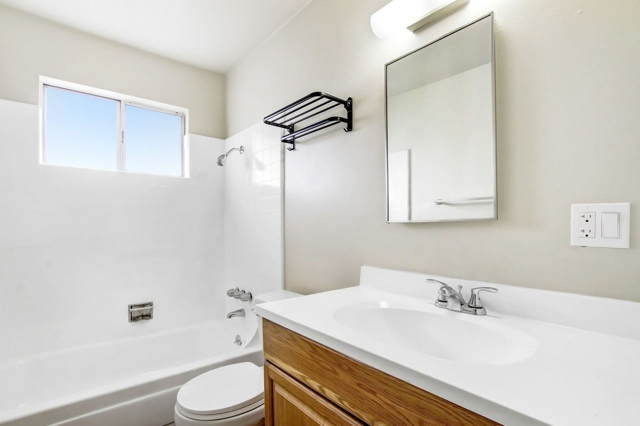 361 W 41st St - Photo 3 of 18