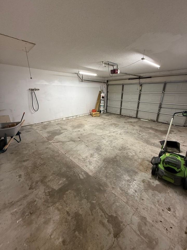 100 Bugle Ct - Photo 2 of 12