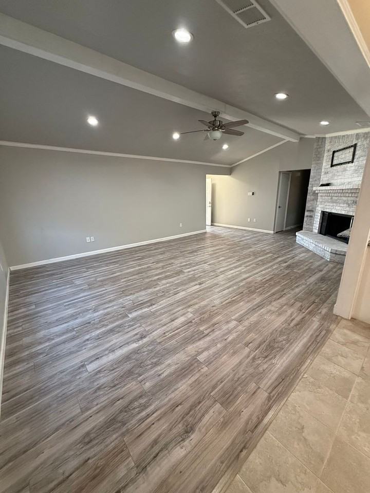 100 Bugle Ct - Photo 3 of 12