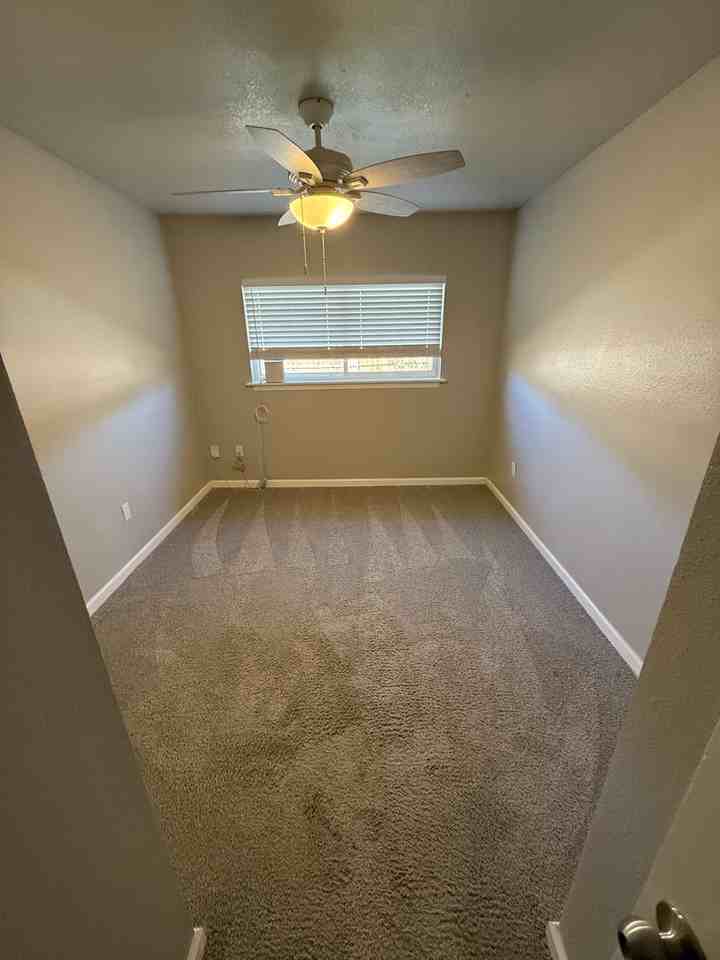 100 Bugle Ct - Photo 6 of 12