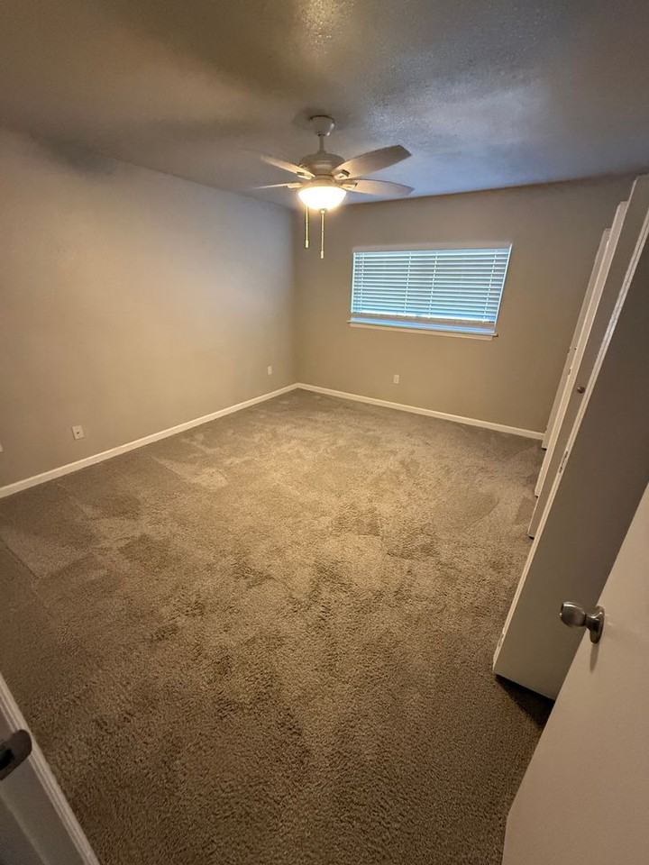 100 Bugle Ct - Photo 7 of 12