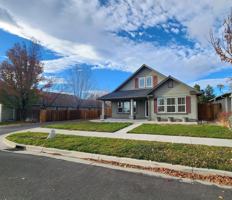 featured image of 1402 Honey Locust Ave