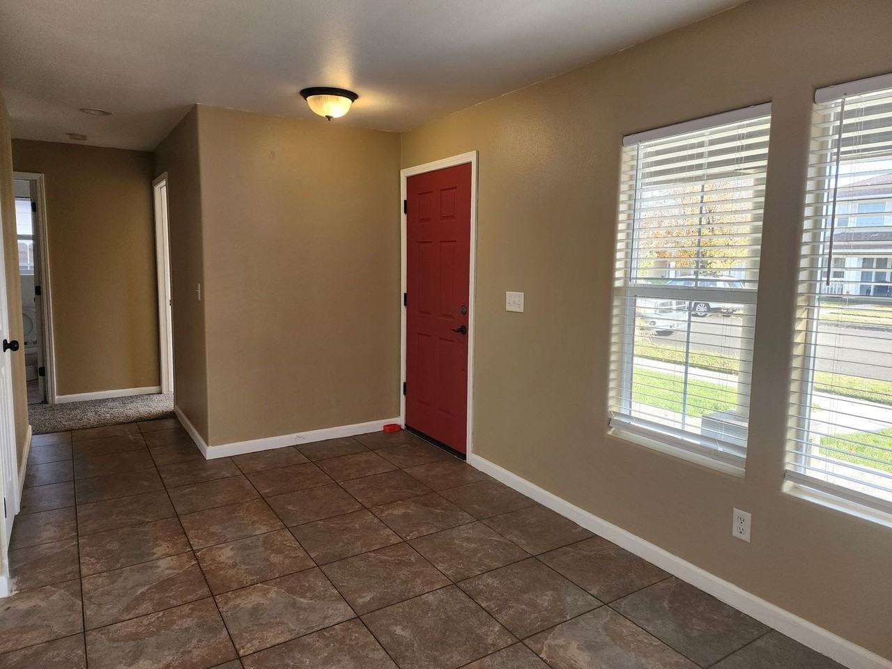 1402 Honey Locust Ave - Photo 3 of 26