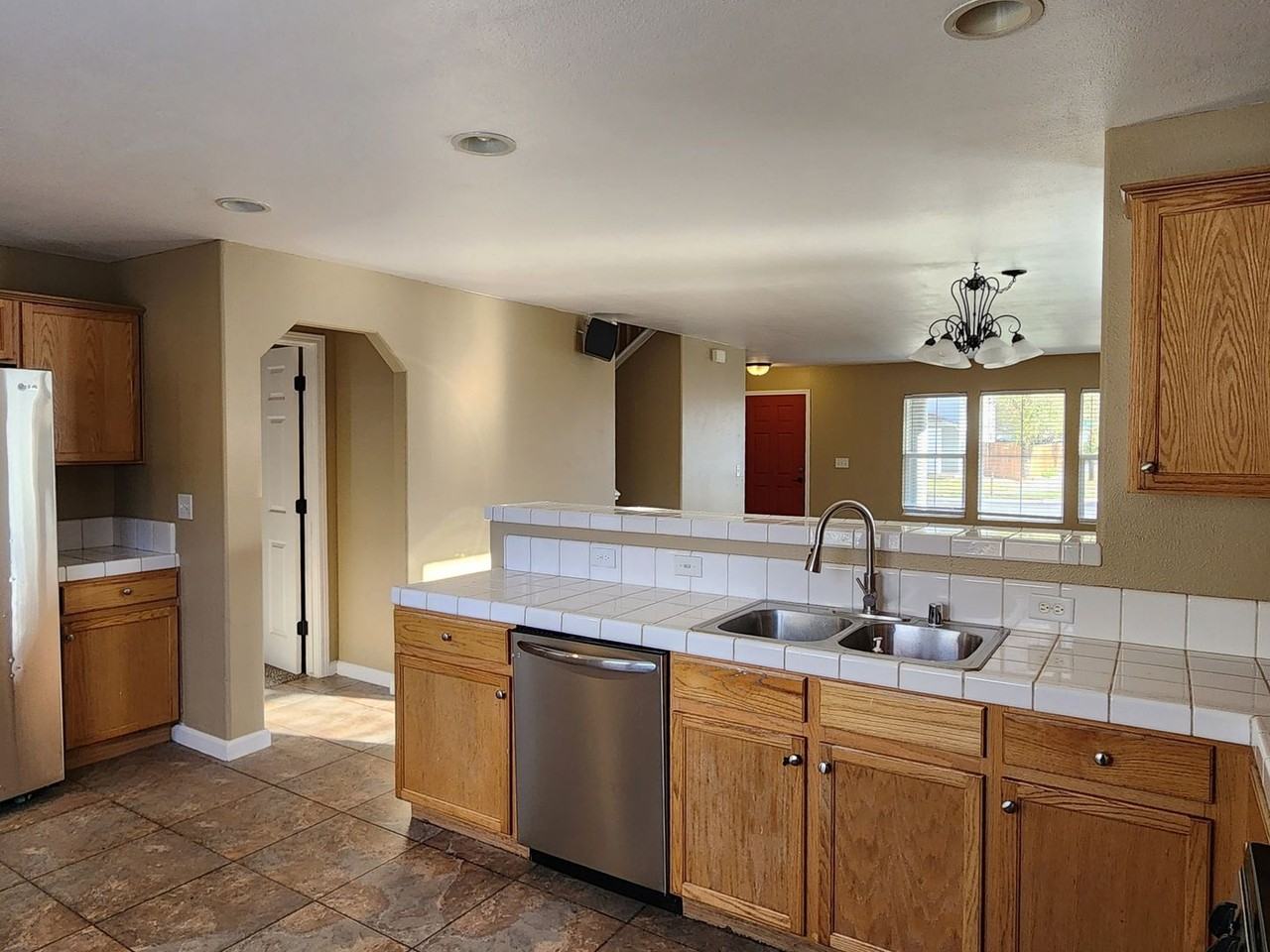 1402 Honey Locust Ave - Photo 7 of 26