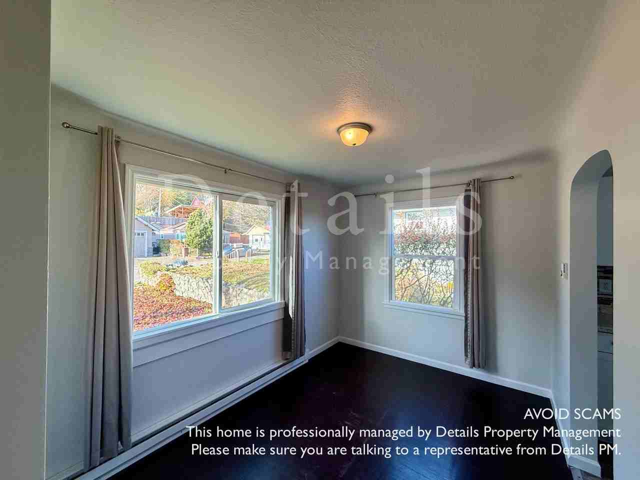 302 N Cambrian Ave - Photo 3 of 27