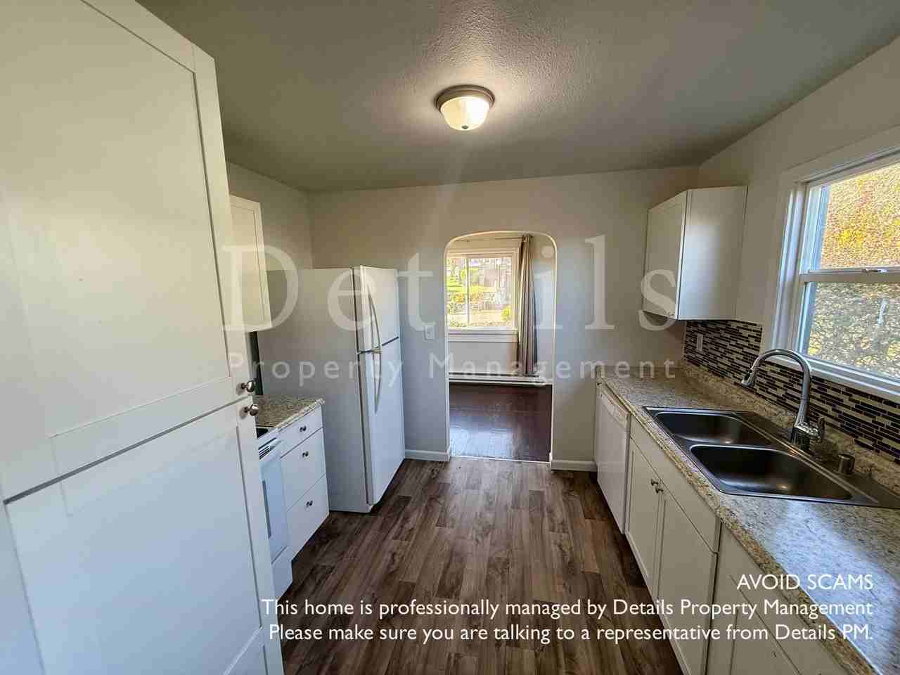 302 N Cambrian Ave - Photo 4 of 27