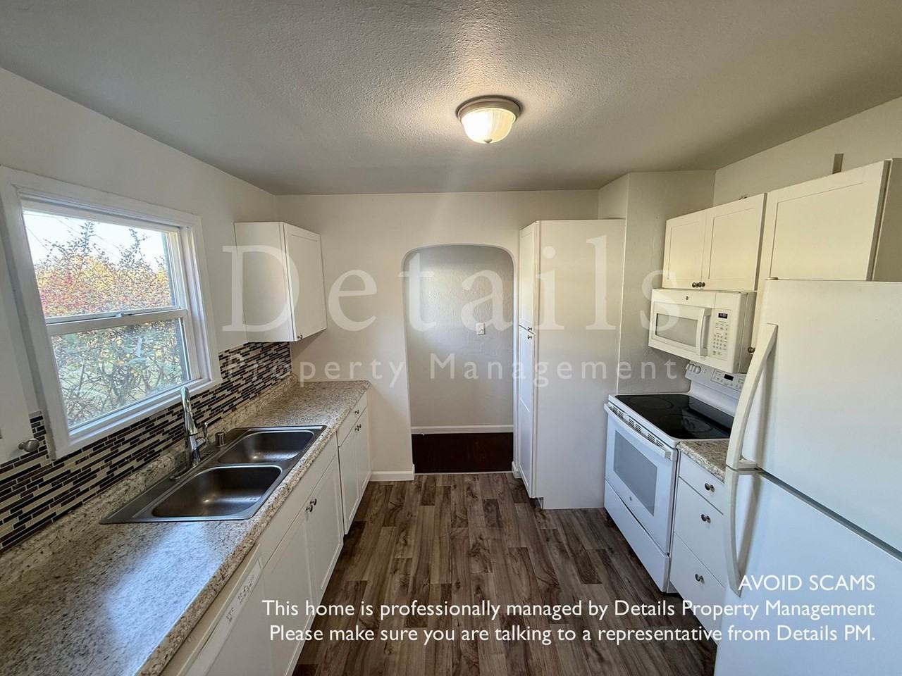 302 N Cambrian Ave - Photo 5 of 27