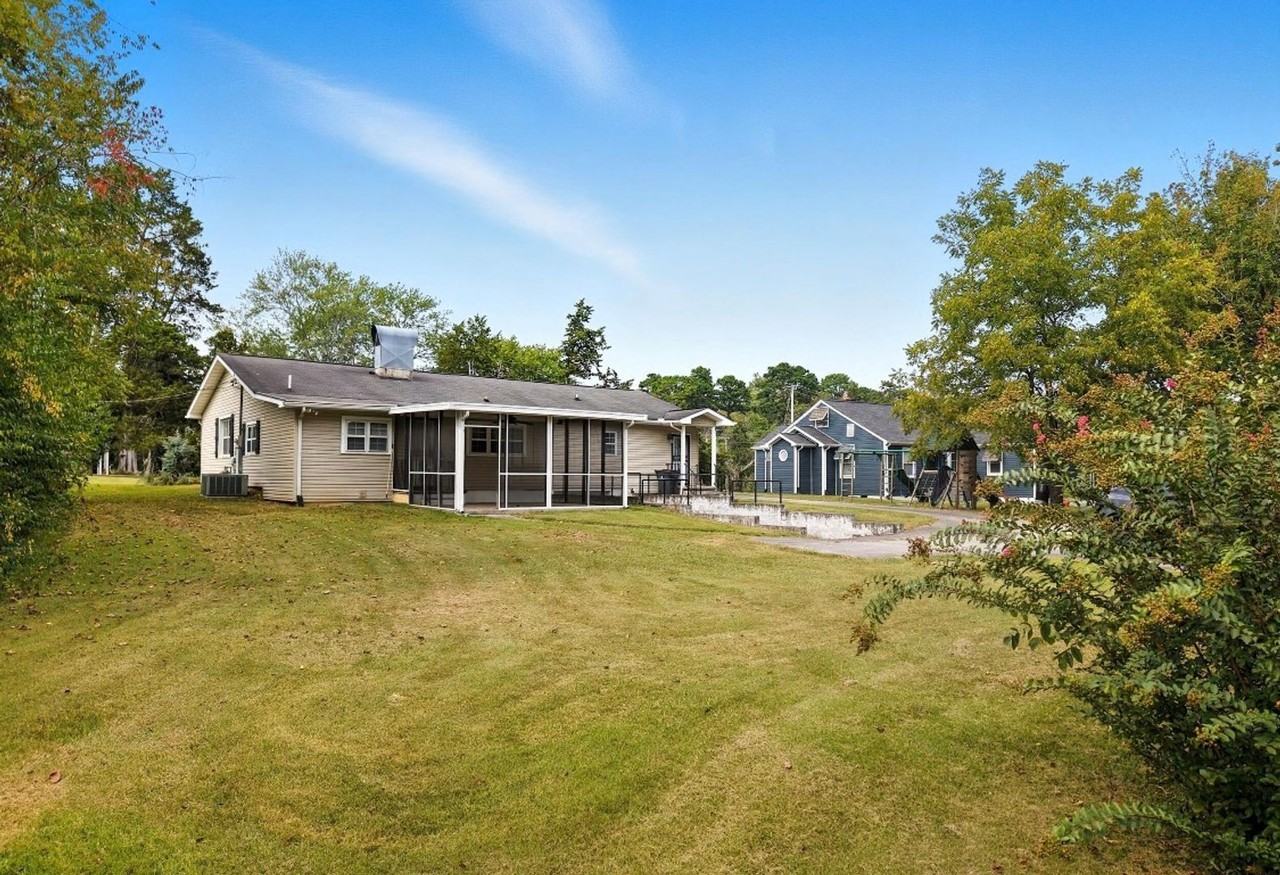 1210 Adair Dr - Photo 2 of 10