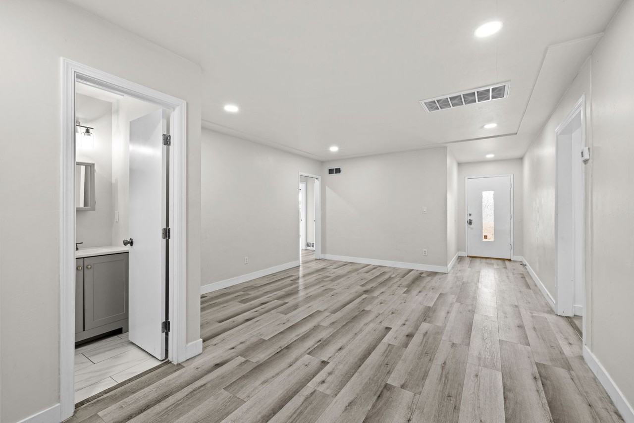 5528 Dorothy Dr - Photo 6 of 20