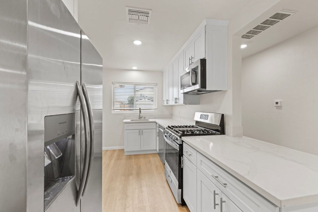 5162 Ewing Street - Photo 4 of 17