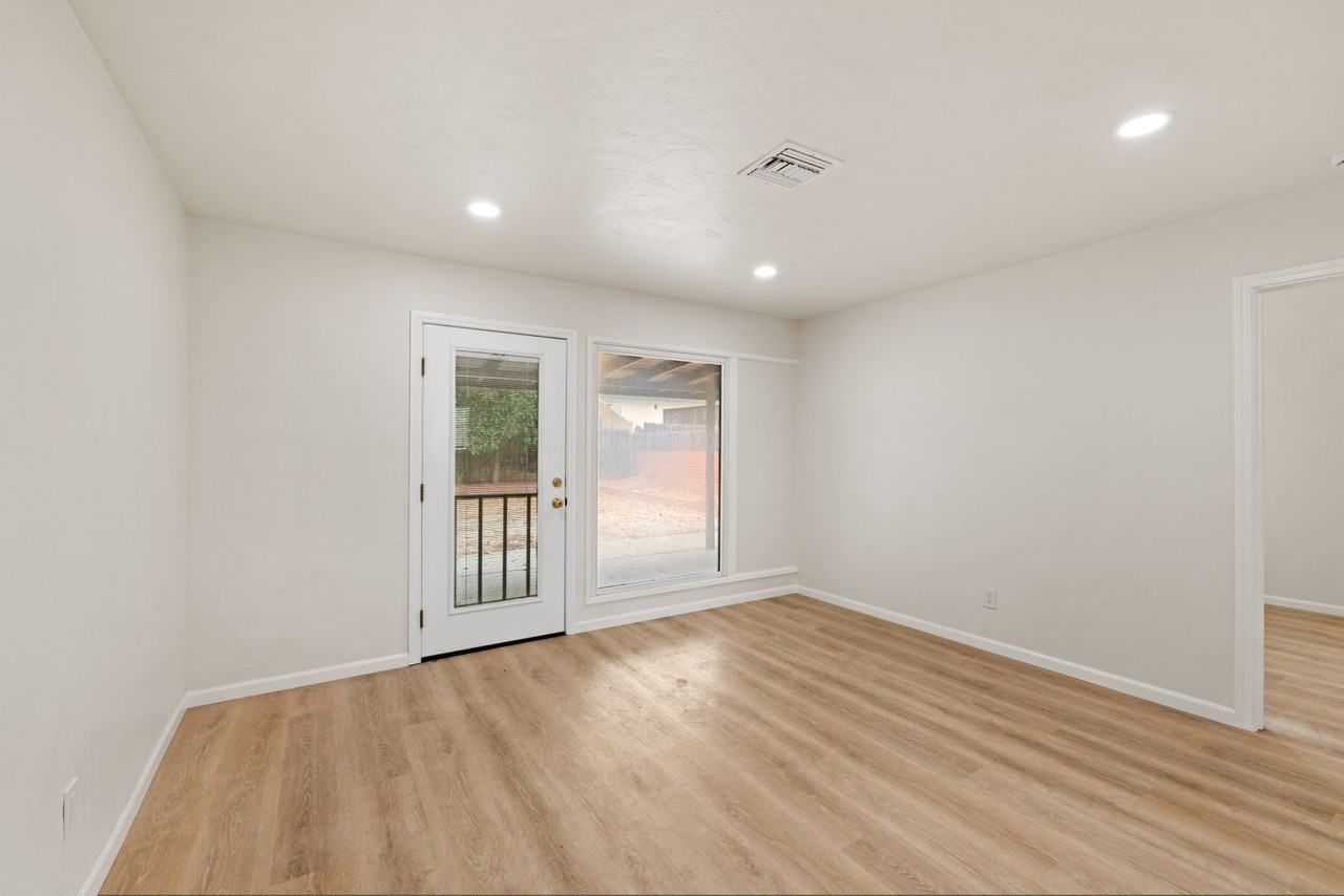 5162 Ewing Street - Photo 7 of 17