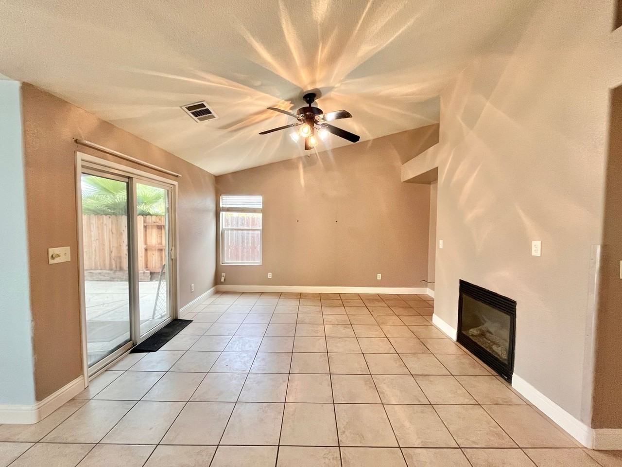 1498 Quail St - Photo 5 of 24