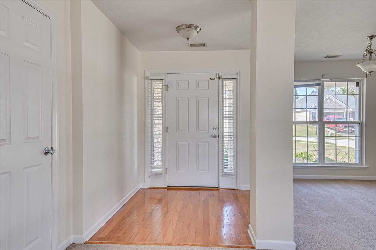 772 Michelle Ct - Photo 2 of 34