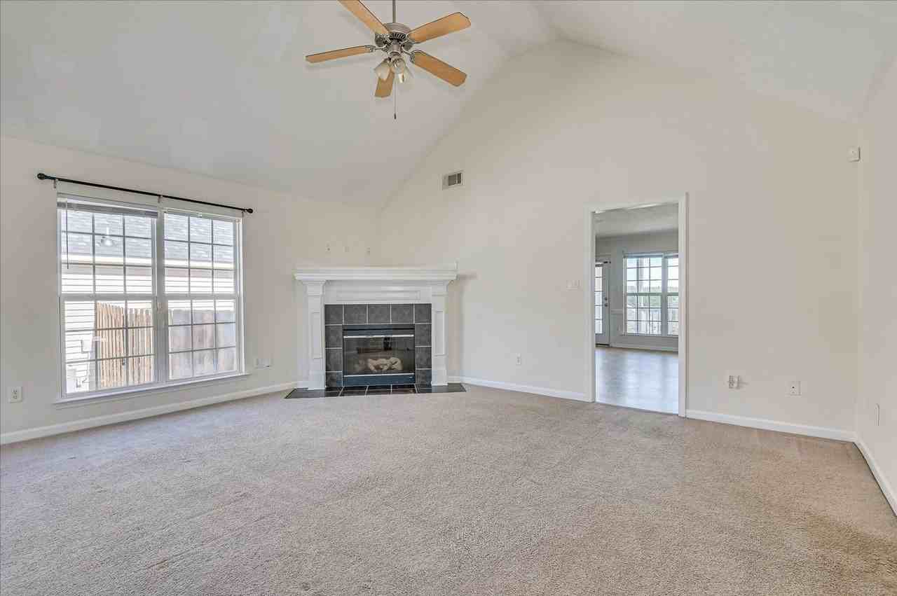 772 Michelle Ct - Photo 4 of 34