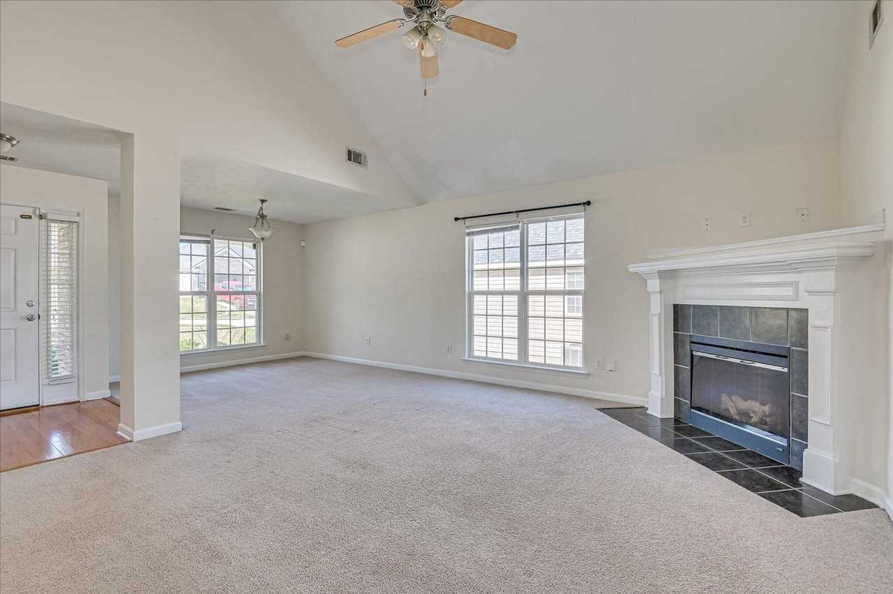 772 Michelle Ct - Photo 5 of 34