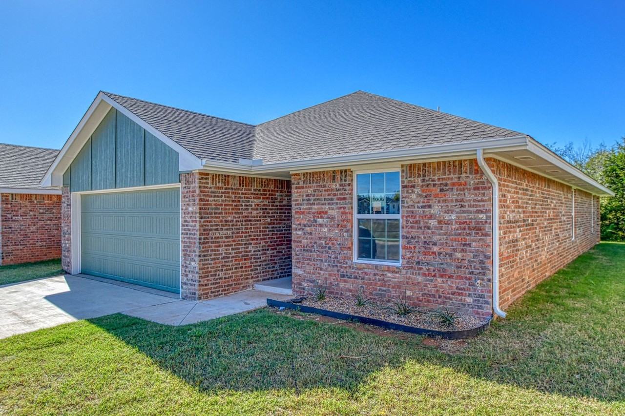 1006 Varenna Ln - Photo 2 of 31