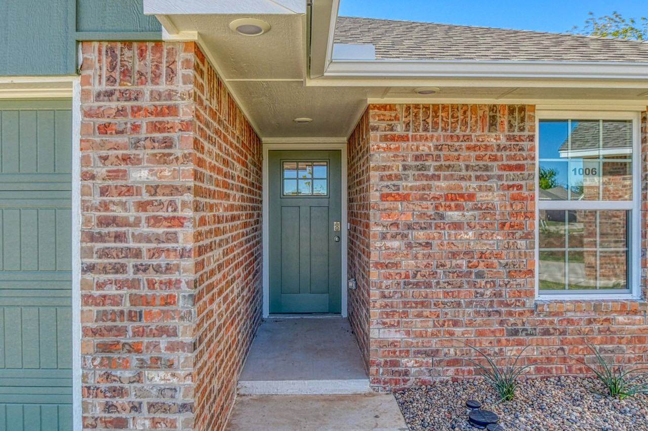 1006 Varenna Ln - Photo 3 of 31