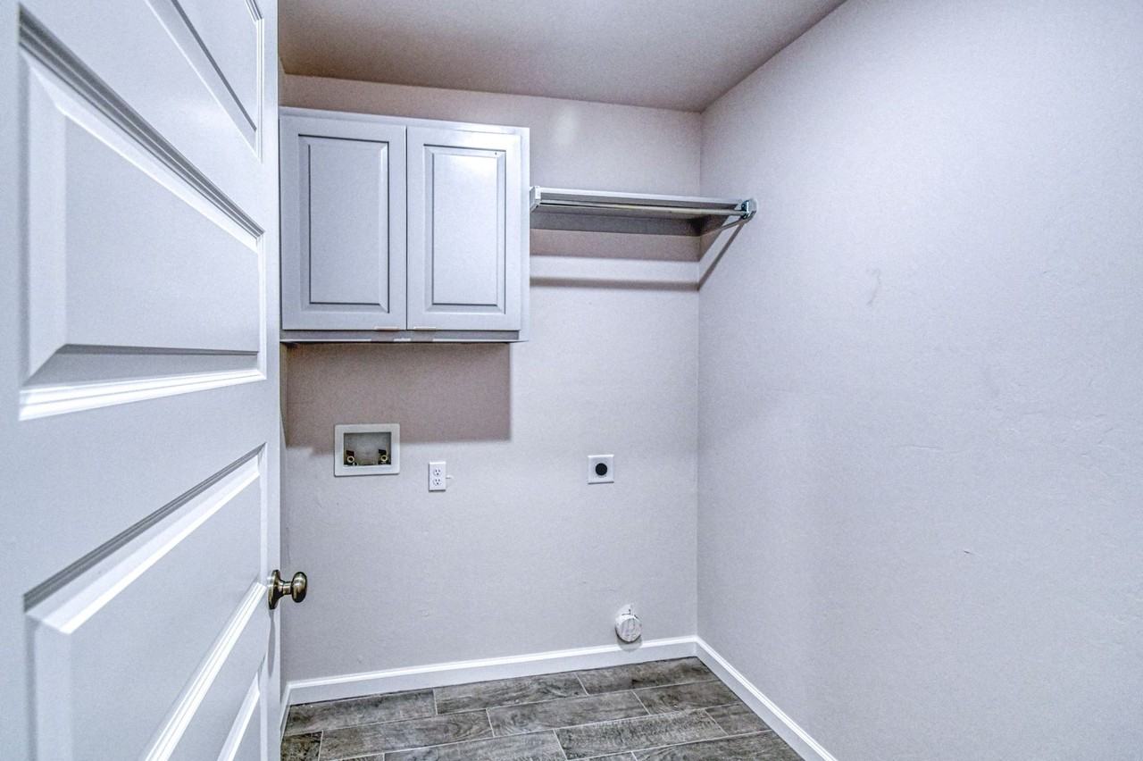 1006 Varenna Ln - Photo 5 of 31