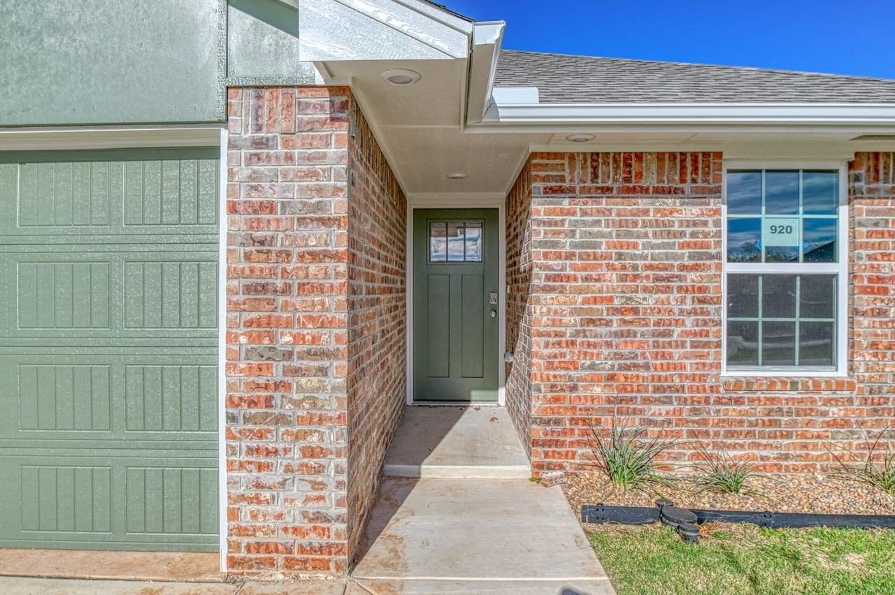 920 Varenna Ln - Photo 3 of 32