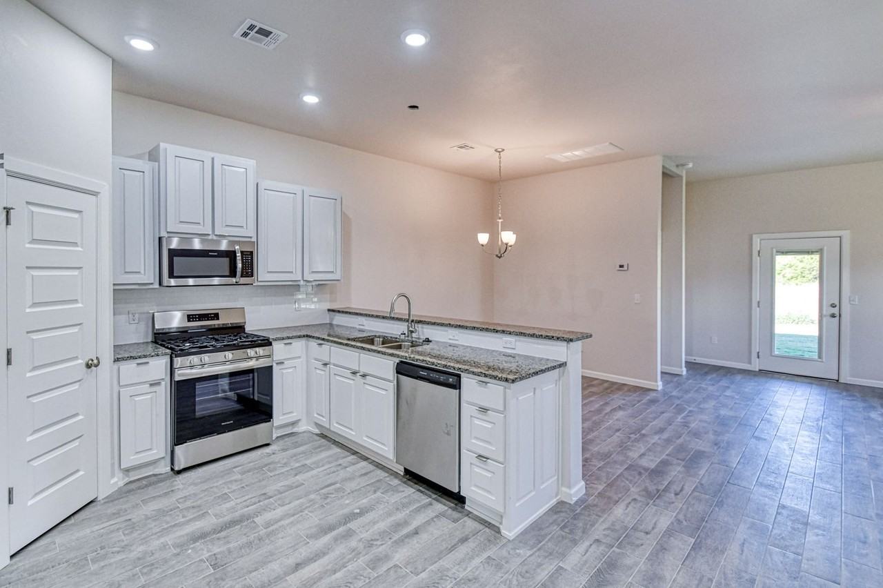 920 Varenna Ln - Photo 5 of 32