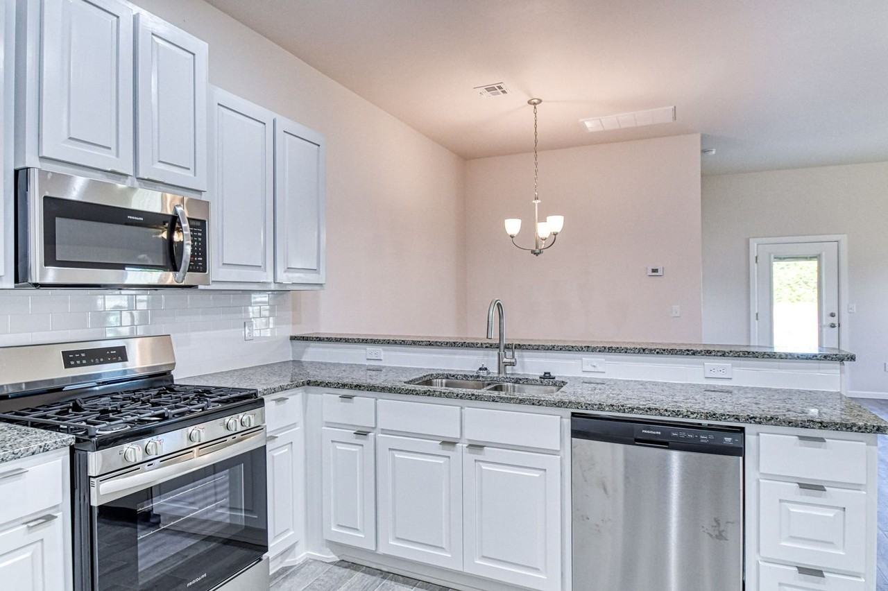 920 Varenna Ln - Photo 7 of 32