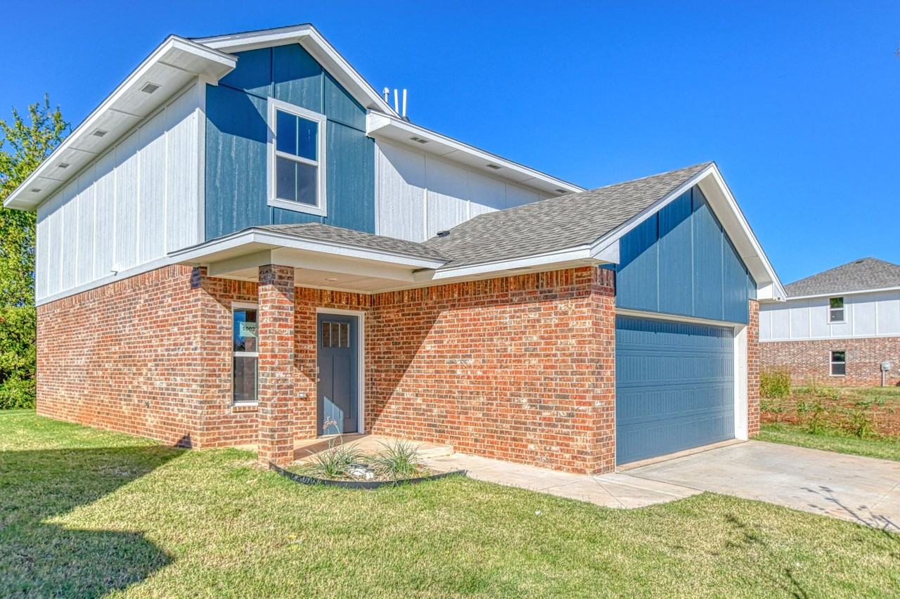 1002 Varenna Ln - Photo 2 of 33