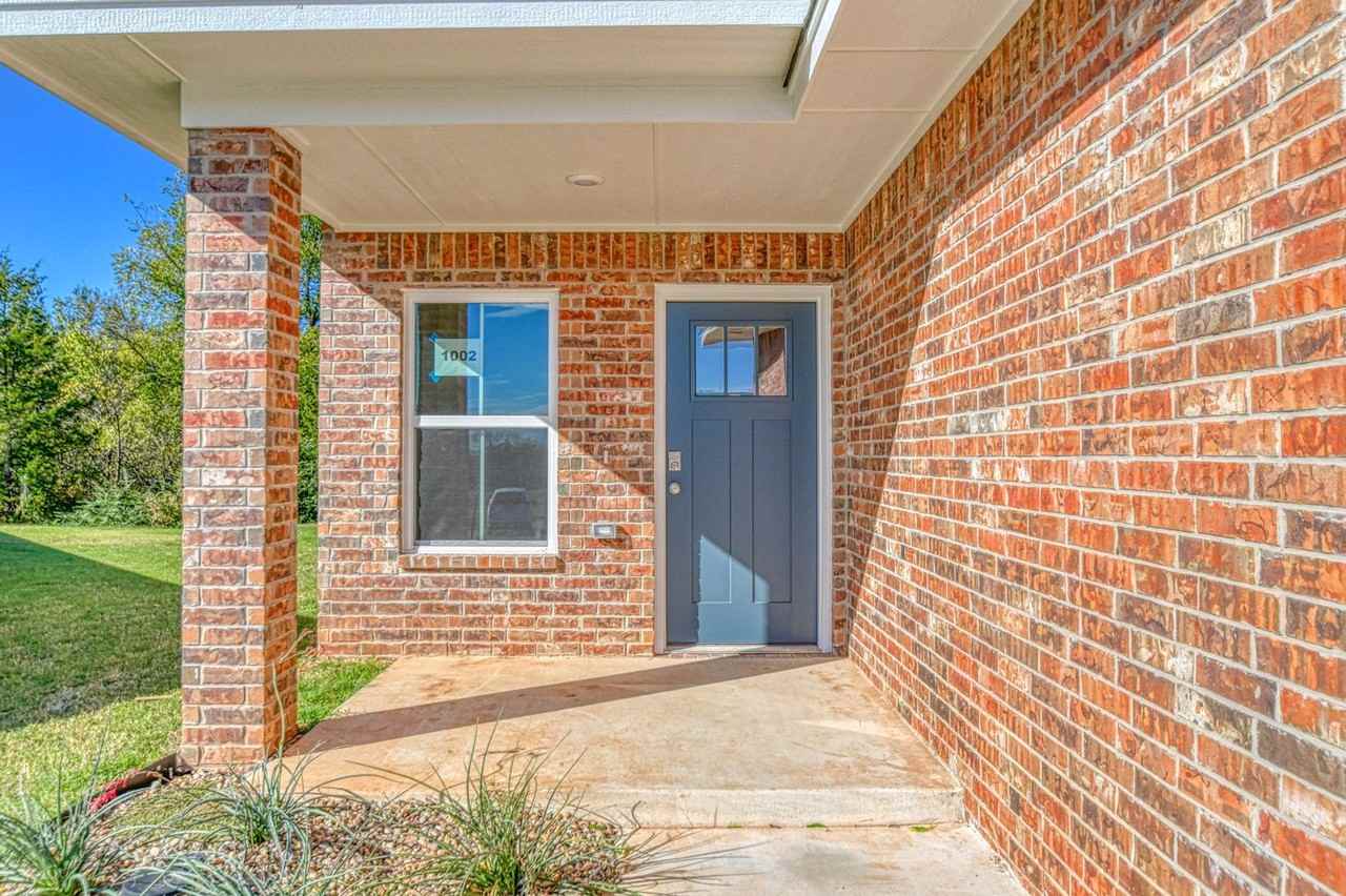 1002 Varenna Ln - Photo 3 of 33