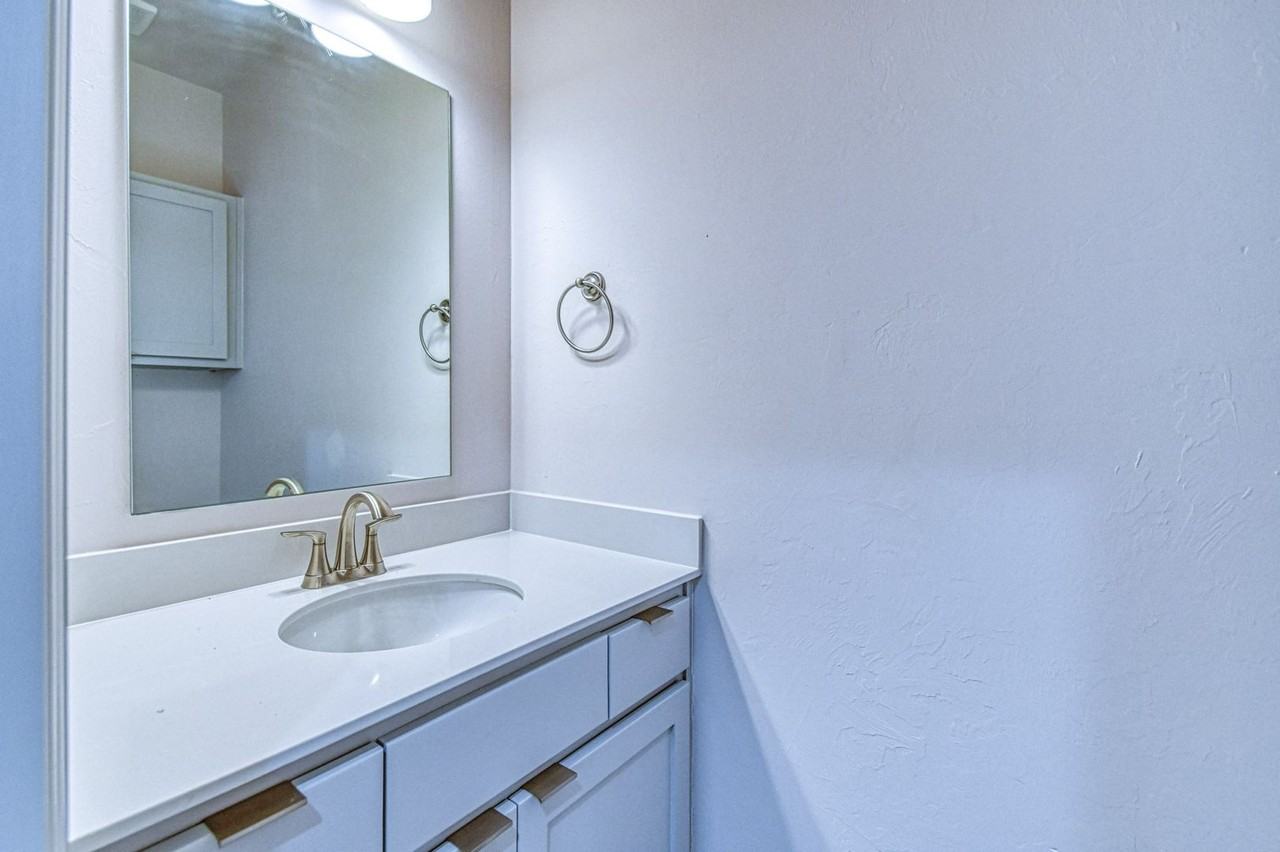 1002 Varenna Ln - Photo 5 of 33