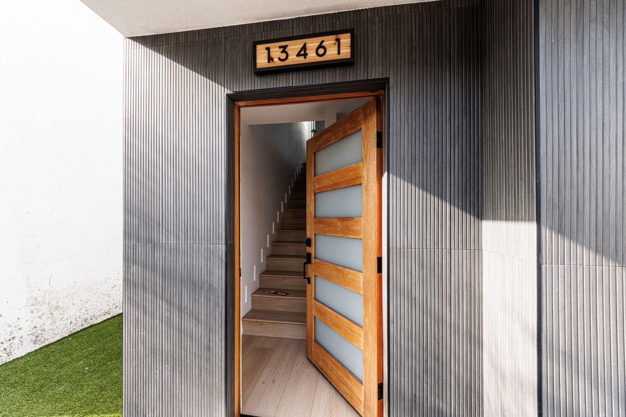 13461 Beach Ave - Photo 5 of 50